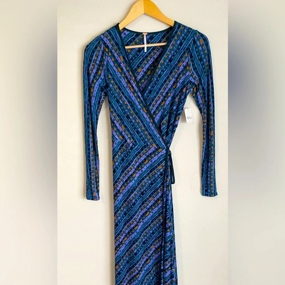 NWT Free People phoebe printed jersey maxi wrap dress in multi Size XS - Picture 8 of 12
